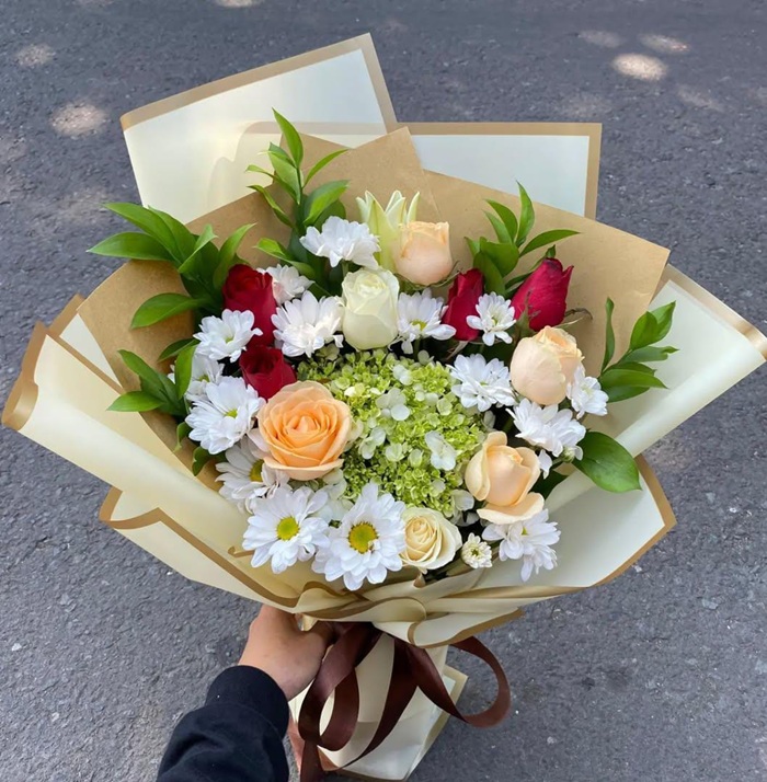 Hand Bouquet Campuran Elegant