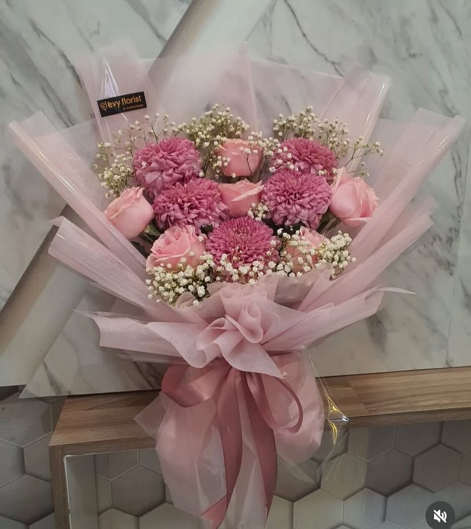 Hand Bouquet Nuansa Pink
